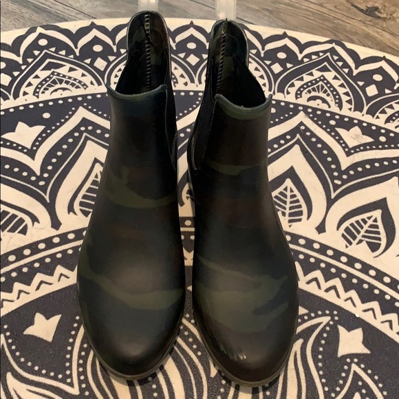 🎉HP🎉 J.Crew camouflage rain boots size 7 - Picture 2 of 6
